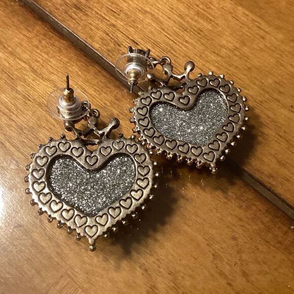 Faux Tortoise Shell Gold Tone Earrings. - Picture 7 of 7